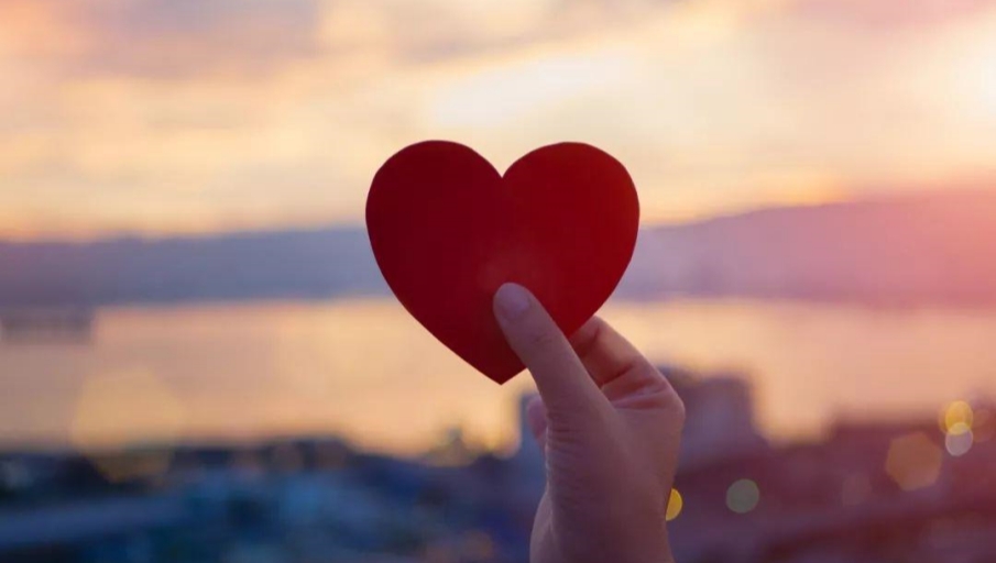 指尖上的守护，是给家人最温柔的承诺｜握己智能戒指，让关心不再迟到